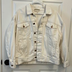 Free People oversized distressed denim jacket. Size XS/S. White w/copper buttons
